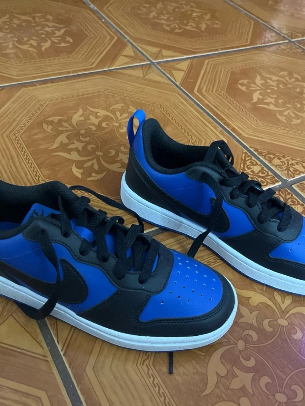 Nike Kids Blue and Black Low-Top Sneakers